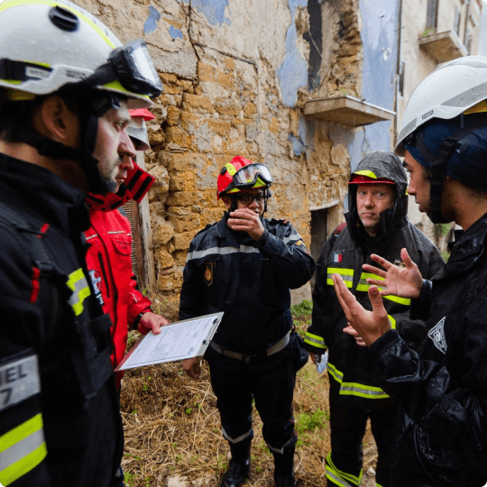 Article The Pros and Cons of Daily Standing Meetup